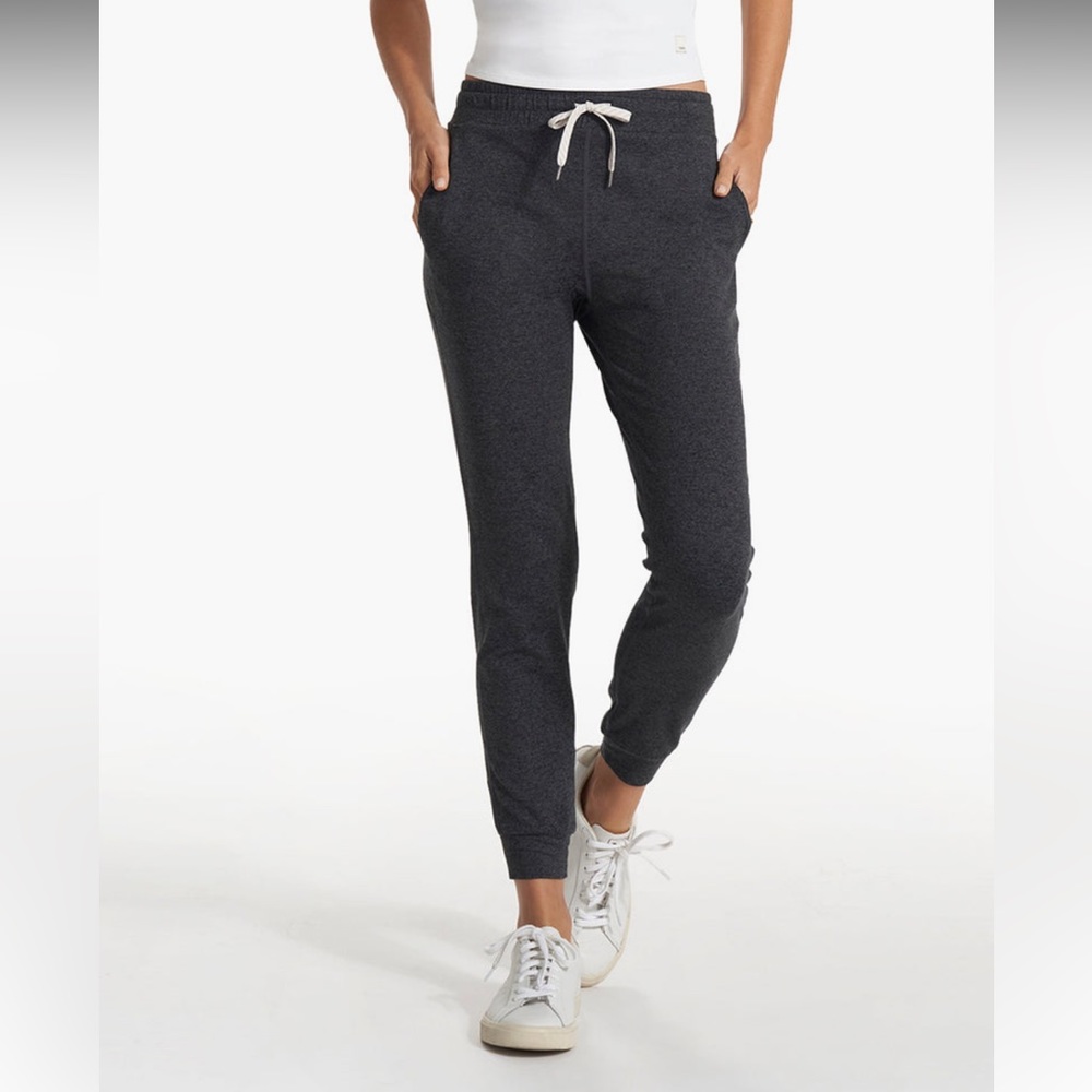 Vuori Jogger - Performance Jogger in Gray
